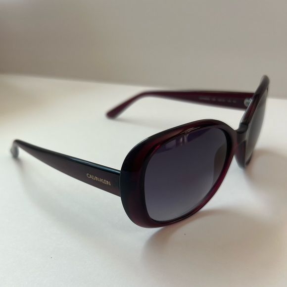 NWT CALVIN KLEIN OVERSIZED CK SUNGLASSES main image 6